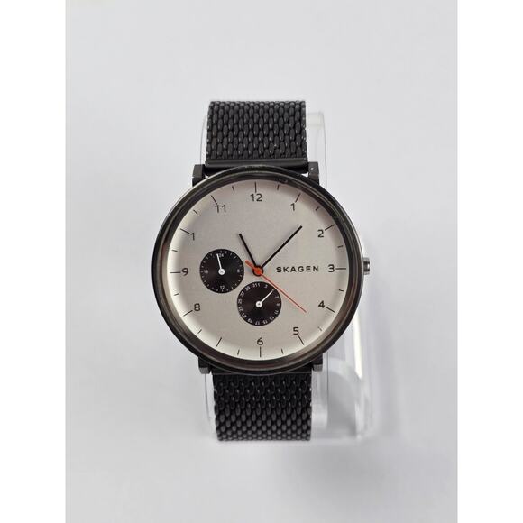 32336800_fpx.tif?$filterlrg$&  Skagen Hald Men\'s\' White Dial Quartz Watch Gunmetal Case Strap 40mm New Battery